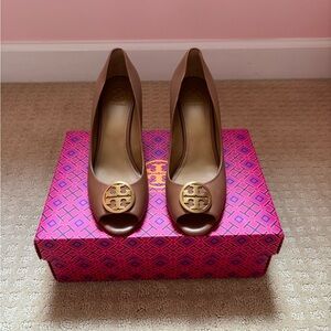 Tory Burch Women’s Size 8 Sally Wedge Mestico Pumps (comes with box!)